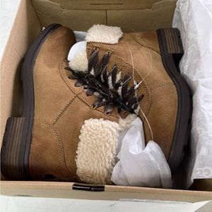 UGG HARRISON LACE TIPPED CHESTNUT WATERPROOF SUEDE SHEARLING BOOTS  Size  9 USA
